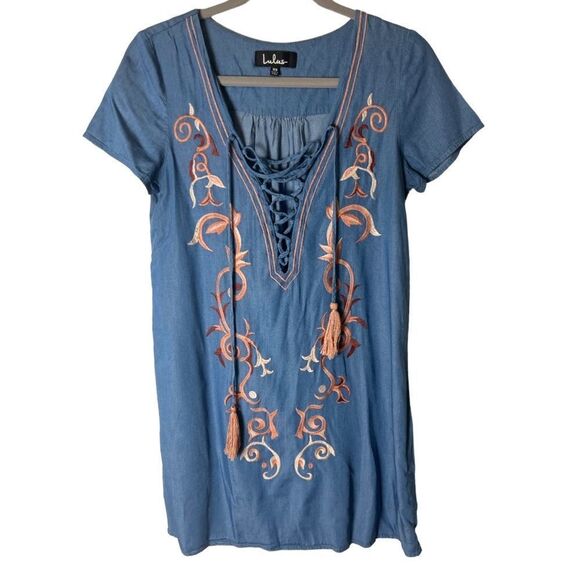 Lulu’s Chambray Embroidered Shift Dress - Picture 1 of 10